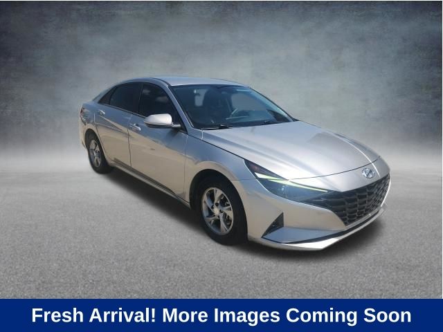 Shimmering Silver Pearl 2022 Hyundai Elantra Sedan Front-Wheel Drive Continuously Variable Transmission
