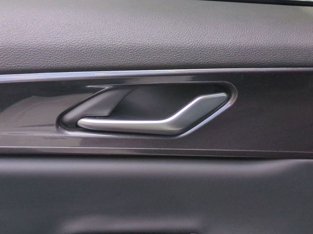 Used 2022 White Jeep Altitude image 29