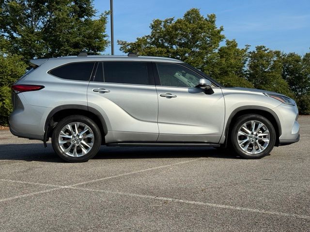 Used 2021 Toyota Highlander SUV