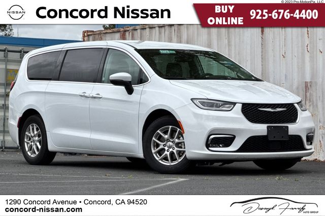 Bright White Clearcoat 2023 Chrysler Pacifica Touring L FWD Minivan Front-Wheel Drive 9-Speed Automatic