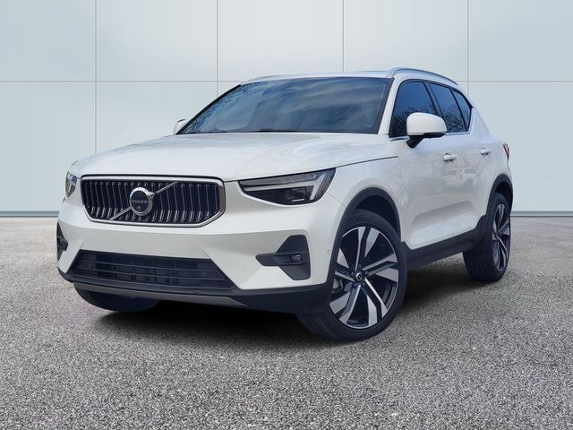 2024 Volvo XC40 B5 Plus Bright Theme AWD
