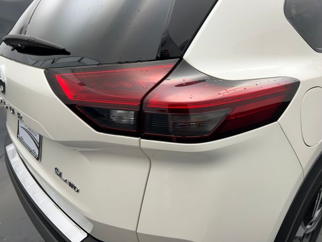 2021 Pearl White Tricoat Nissan Rogue SL AWD SUV