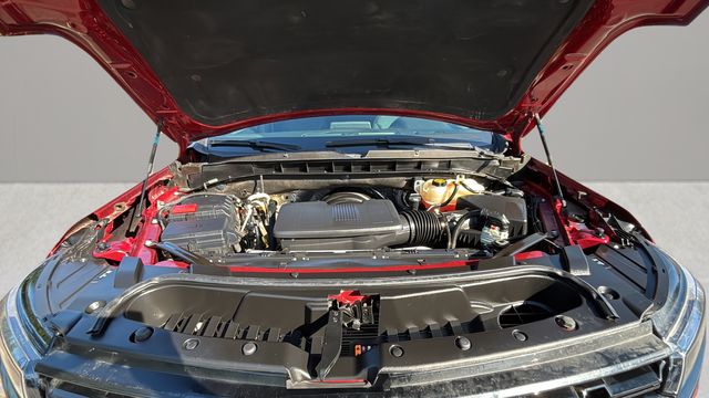 Used 2022 Red Chevrolet Z71 image 33