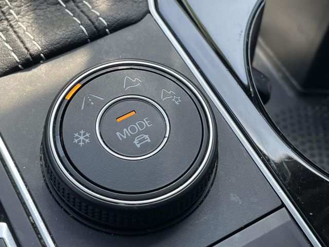 2023 Opal White Pearl Volkswagen Atlas SEL AWD SUV