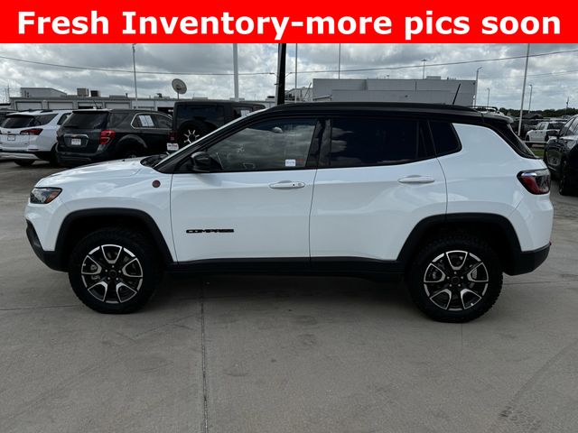 2025 Jeep Compass Trailhawk White at Legacy Ford