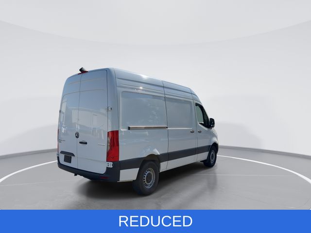 Used 2025 White Mercedes-Benz Cargo 144 WB image 8