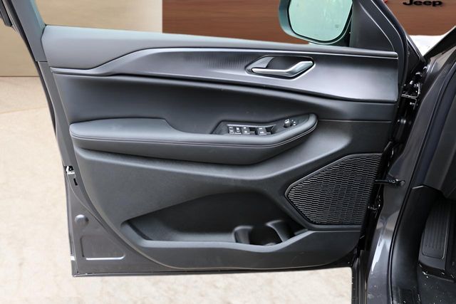 New Car 2025 Jeep Grand Cherokee L  Laredo X For Sale Under $35,000 In Austin, Texas