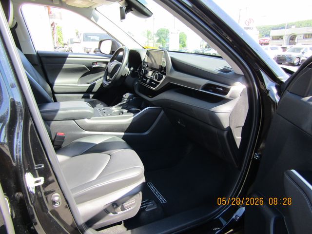 used 2023 Toyota Highlander car, priced at $35,499