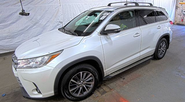 White (Blizzard Pearl) 2018 Toyota Highlander SUV / Crossover All-Wheel Drive 8-Speed Automatic