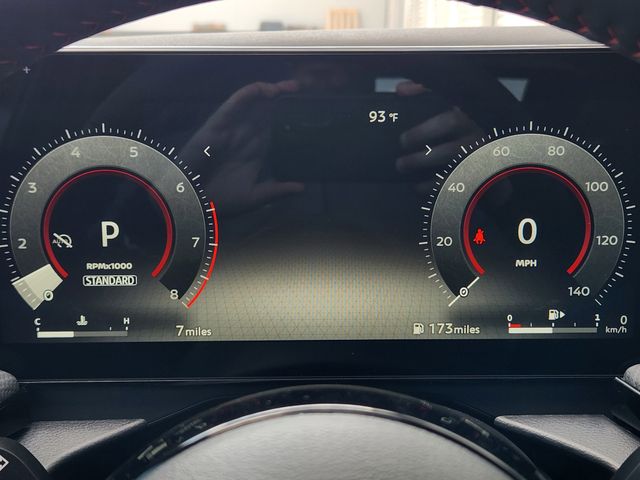 2025 Nissan Kicks SR photo 10