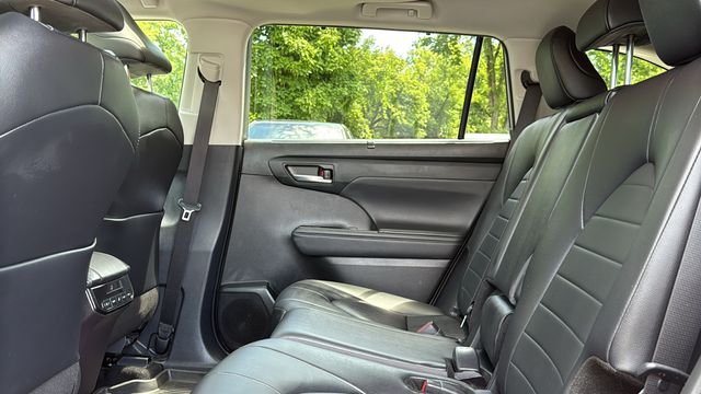 Used 2024 Toyota Highlander Hybrid SUV
