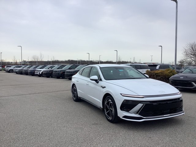 New 2026 White Hyundai SEL Sport image 3