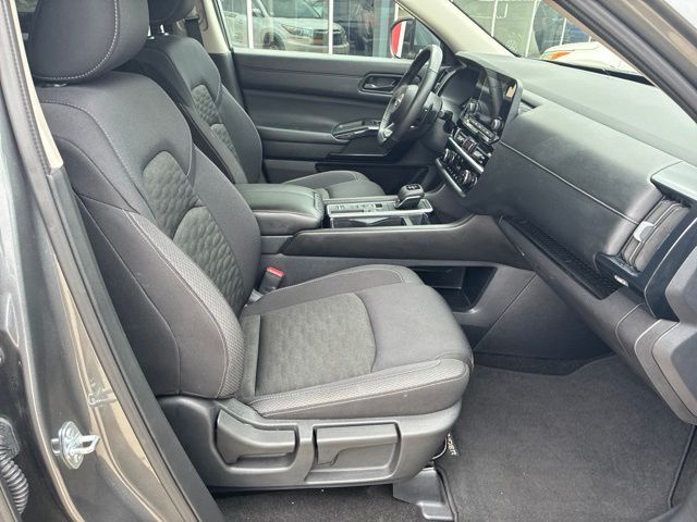 2025 Nissan Pathfinder SV - 10