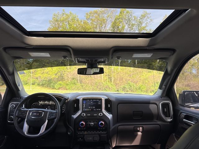 Used 2022 White GMC SLT image 12