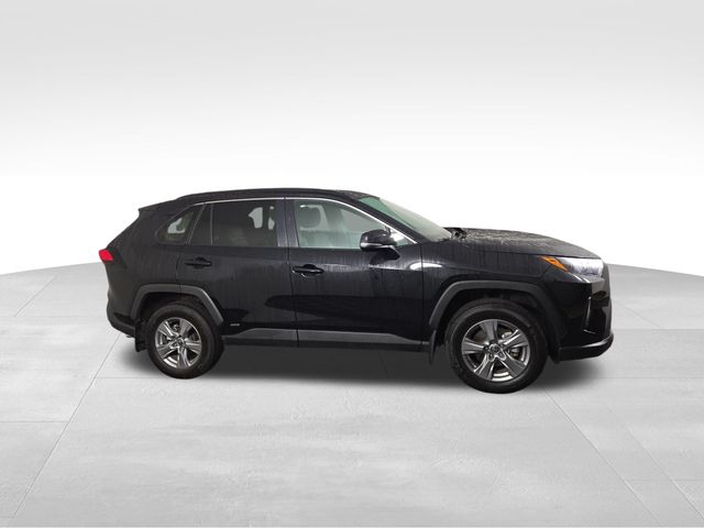 2022 Toyota RAV4 Hybrid XLE photo