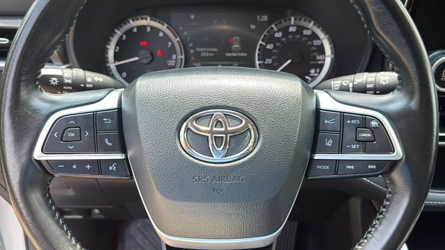 Used 2023 Toyota Highlander SUV