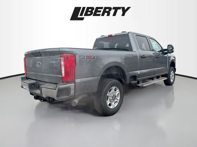 2025 Ford F-250SD XLT photo