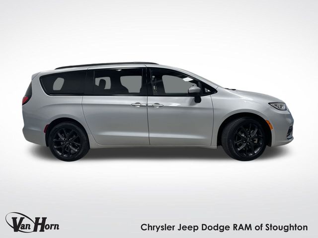 2023 Chrysler Pacifica Touring L photo