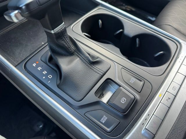 Used 2025  Kia LXS image 26