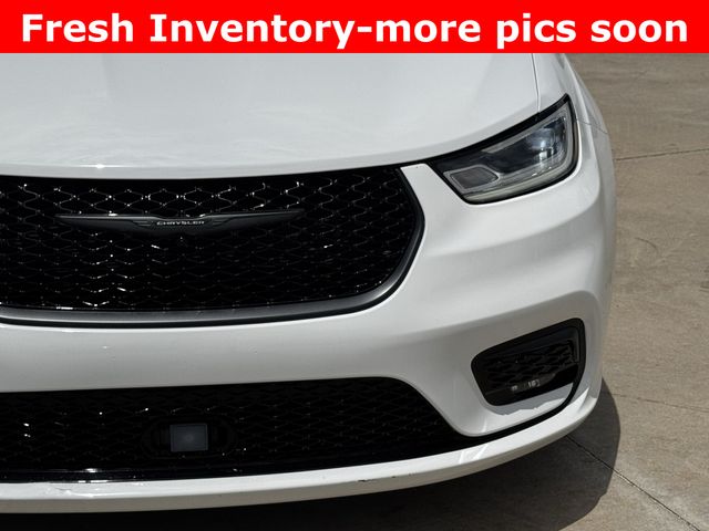 2025 Chrysler Pacifica Limited White at Big Star Chrysler Jeep Dodge Ram 