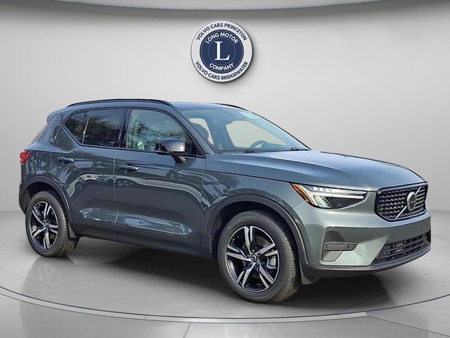 Forest Lake 2026 Volvo XC40 B5 Core AWD SUV / Crossover All-Wheel Drive Automatic