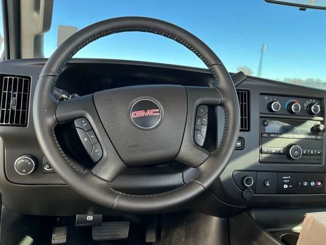 2023 GMC Savana 3500 Work Van 10