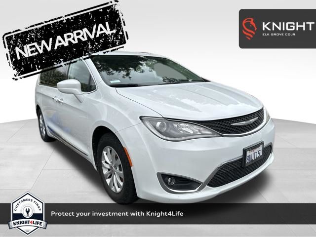 used 2018 Chrysler Pacifica car, priced at $15,917