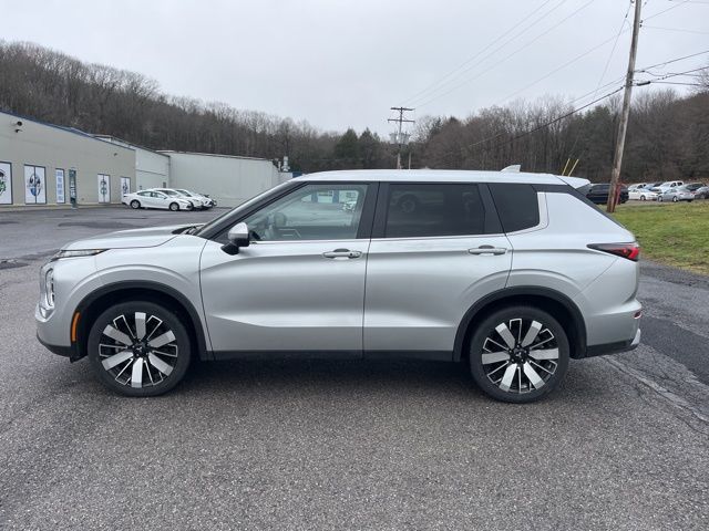 Certified Used 2025  Mitsubishi SE image 9