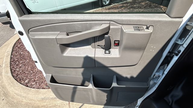 Used 2025 White Chevrolet Work Van image 17