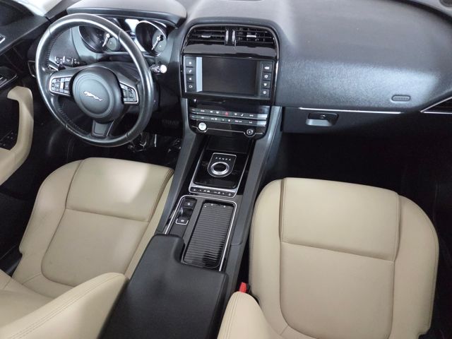 2018 Jaguar F-PACE Premium photo 24