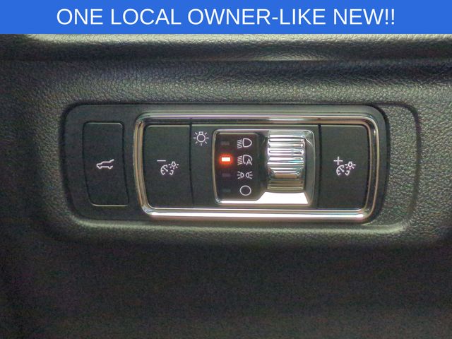 Used 2025 Gray Lincoln Premiere image 18