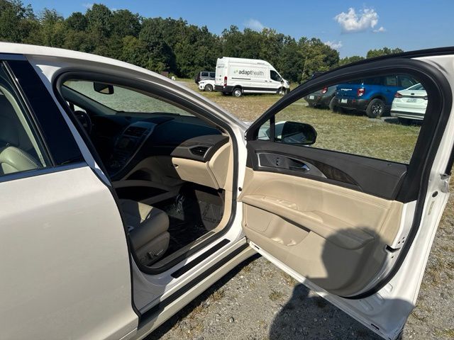 Used 2017 White Lincoln Reserve image 13