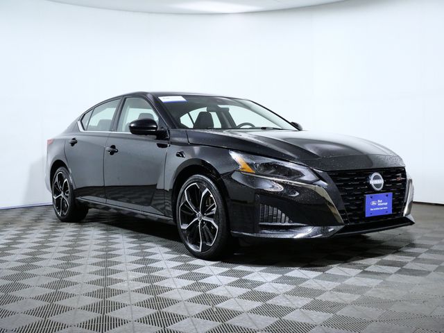 Super Black 2025 Nissan Altima Sedan All-Wheel Drive Continuously Variable Transmission
