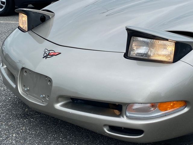 2001 Chevrolet Corvette Base 19