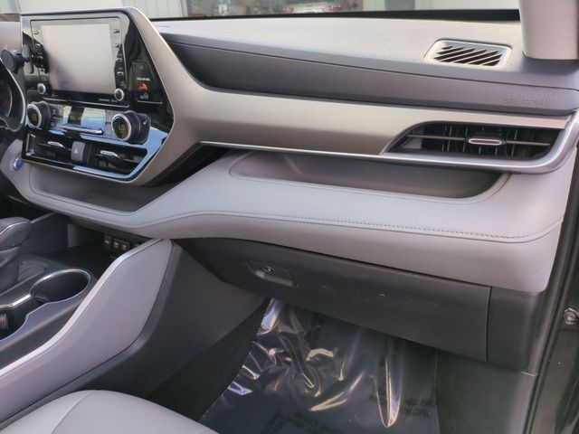 used 2020 Toyota Highlander Hybrid car, priced at $32,481