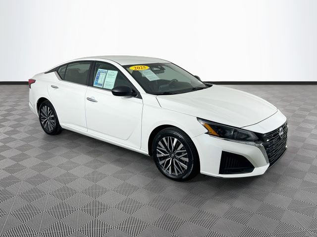 Glacier White 2025 Nissan Altima Sedan Front-Wheel Drive Continuously Variable Transmission