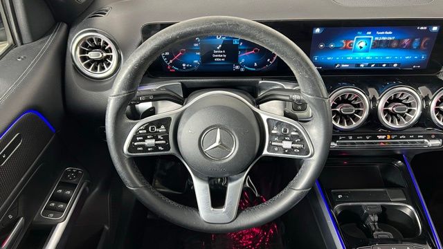 Mercedes-BenzGLB7