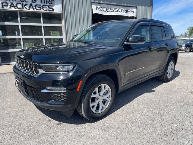 2023 Jeep Grand Cherokee Limited - Diamond Black exterior view 3