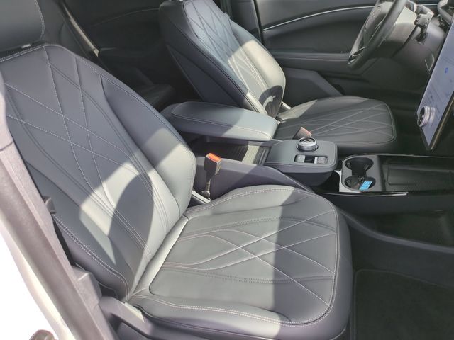 Used 2024 White Ford Select image 33