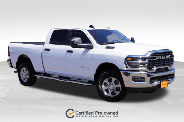Bright White Clearcoat 2026 RAM 2500 Pickup Truck Four-Wheel Drive 8-Speed Automatic