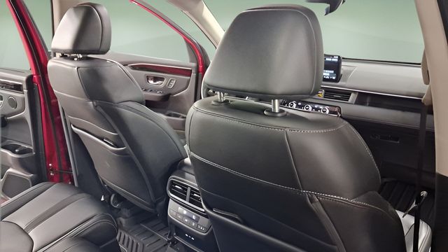 Used 2025 Honda Pilot SUV