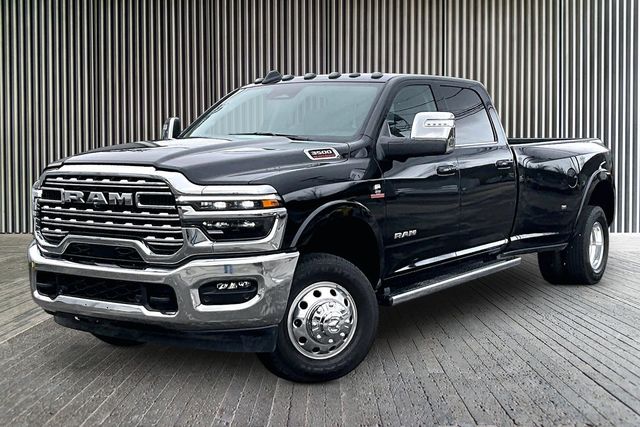 2025 RAM 3500 Limited Crew Cab LB DRW 4WD