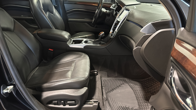Used 2015  Cadillac Luxury image 25