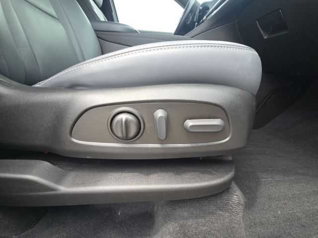 2023 Buick Enclave Essence:C02678