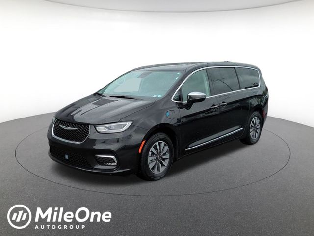 used 2023 Chrysler Pacifica Hybrid car, priced at $26,211