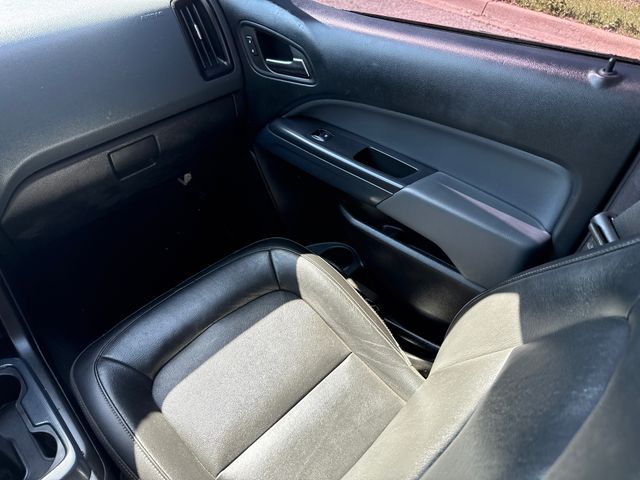 Used 2022 White Chevrolet Z71 image 15