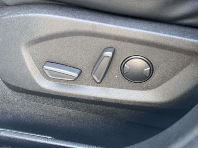 2022 Star White Metallic Tri-Coat Ford Edge ST Line AWD SUV