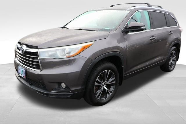 2016 Toyota Highlander XLE V6 24