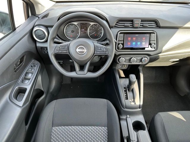 2024 Nissan Versa 1.6 S 10