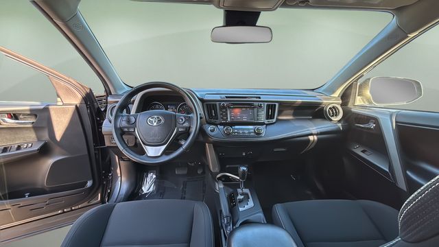 Used 2018 Gray Toyota XLE image 18